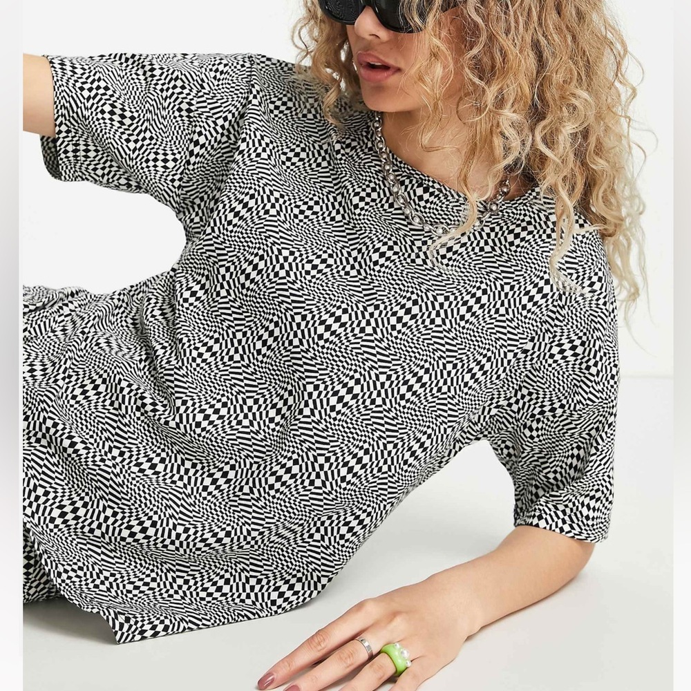 Noisy may checkered tee